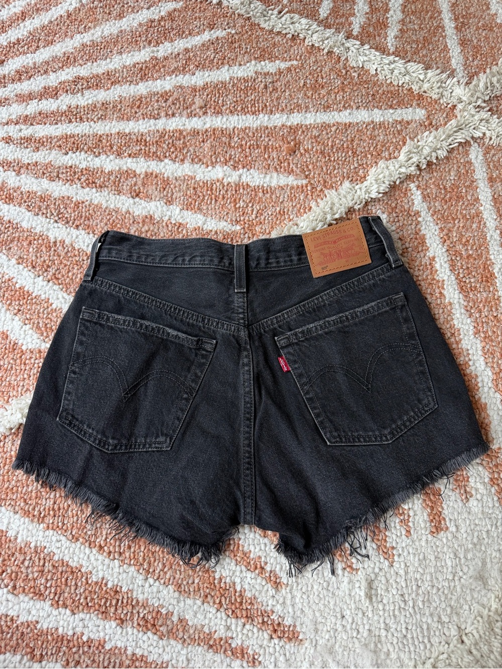Levi’s Premium Denim Cutoff Jean Shorts High Waist Black size 26 - Picture 2 of 5